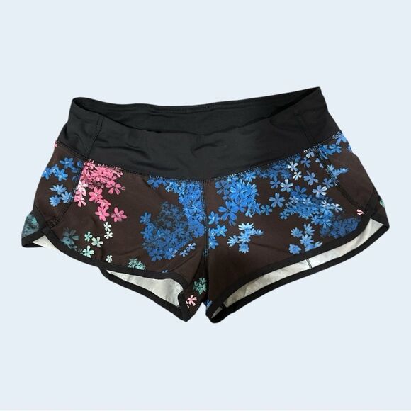 Lululemon Shorts Floral Design - Picture 4 of 4